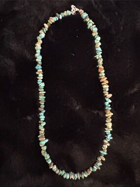 Kingman native Turquoise Chip Bead Necklace - Natural Blue-Green Stone Jewelry